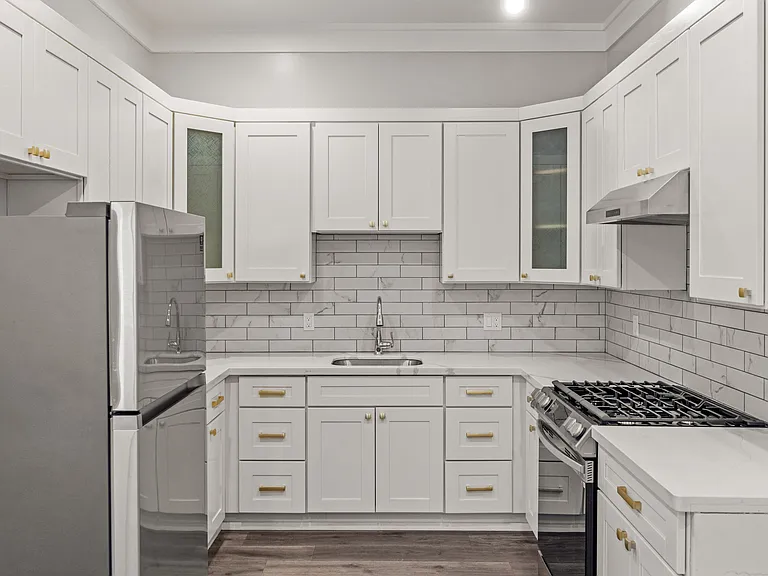 1104 Broadway Ave #1 — Photo 2