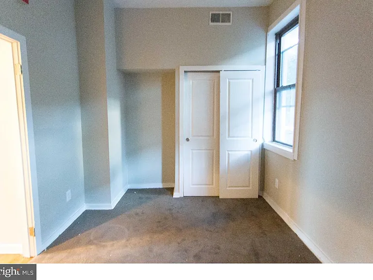 413 S 11th St #3F — Photo 13