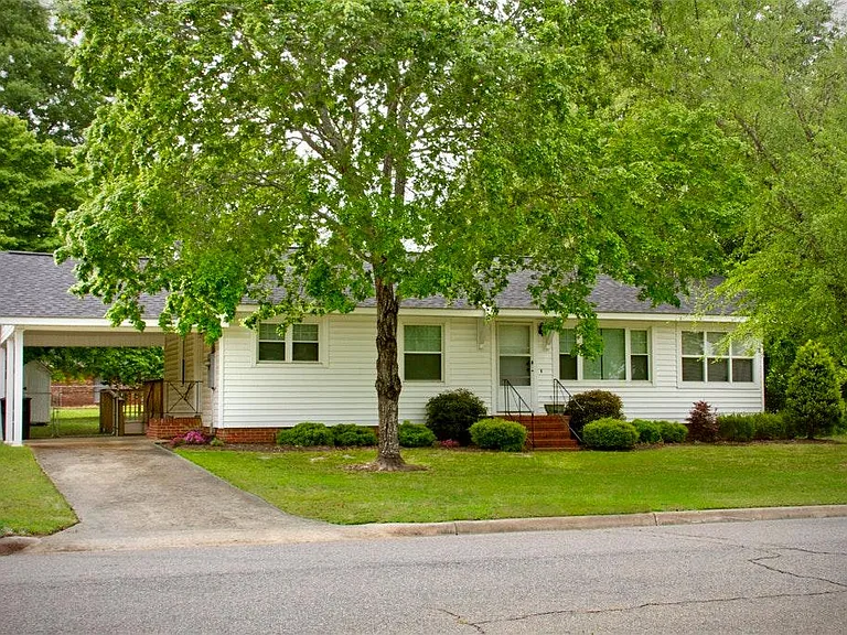 102 Legion Dr — Photo 1