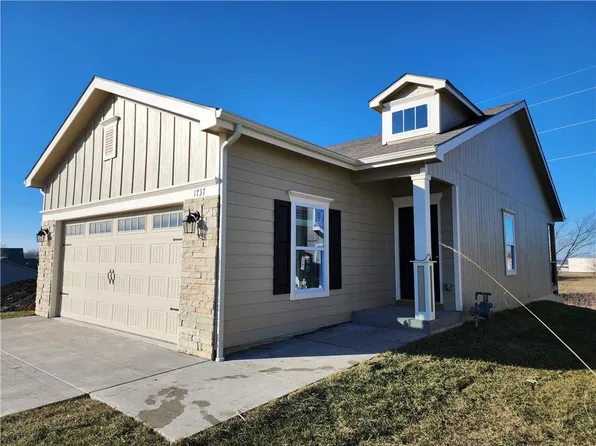 1737 Elderberry Ln, Ottawa, KS 66067