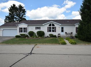 127 S Eastown Mnr, Elkhorn, WI 53121