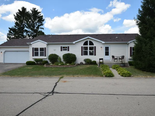 127 S Eastown Mnr, Elkhorn, WI 53121