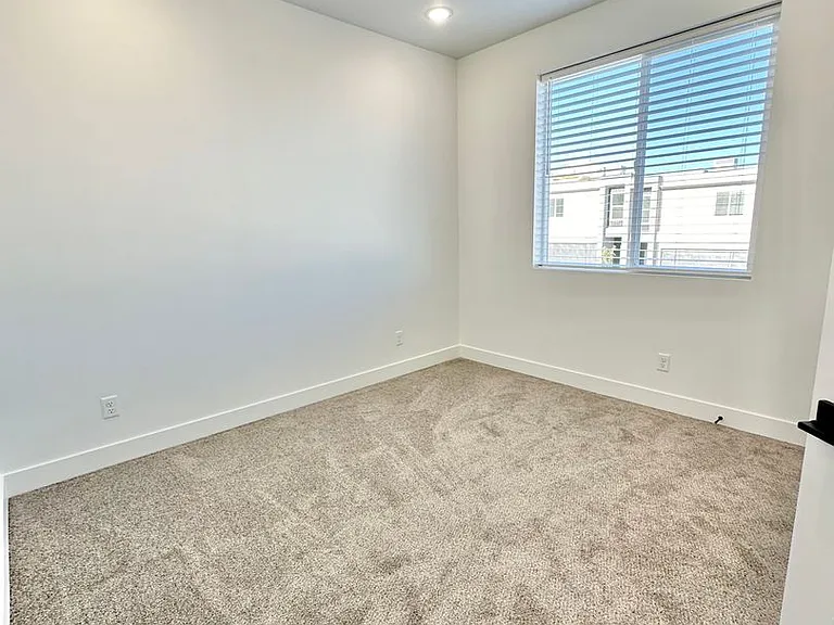329 S 1930 W — Photo 23