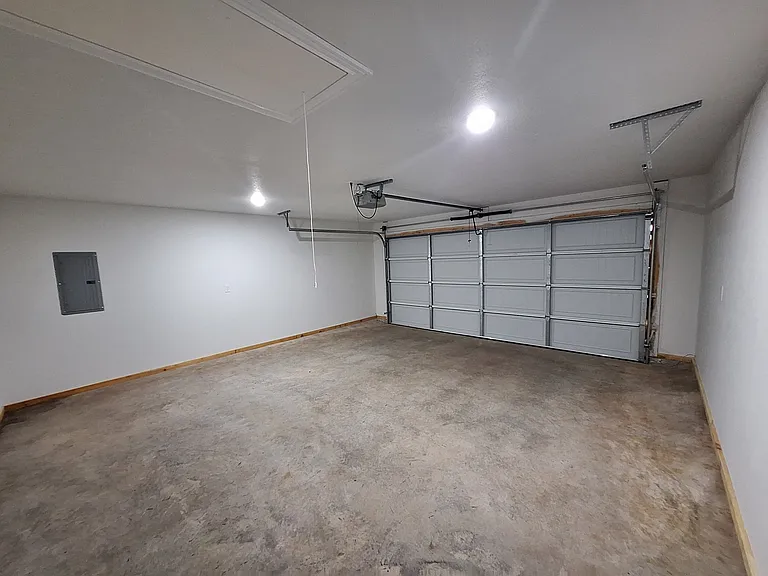 2111 S Connor Ave — Photo 16