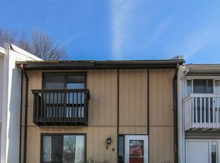 24 Regis Cir, Sterling, VA 20164