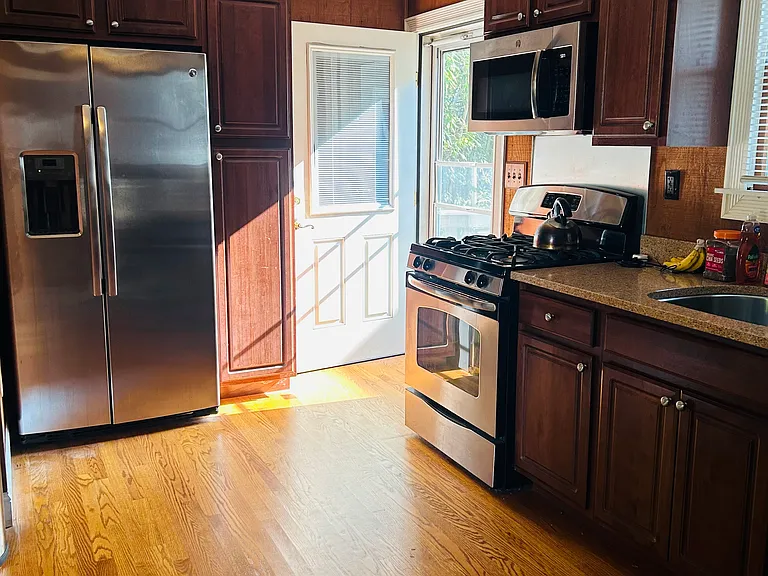 43 Totten Pl #1 — Photo 6