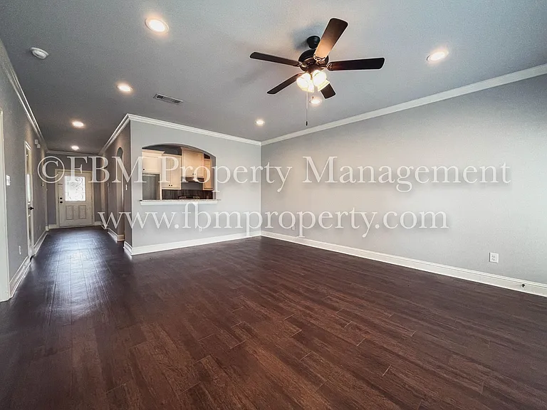 300 Hawk Ave #C2 — Photo 7