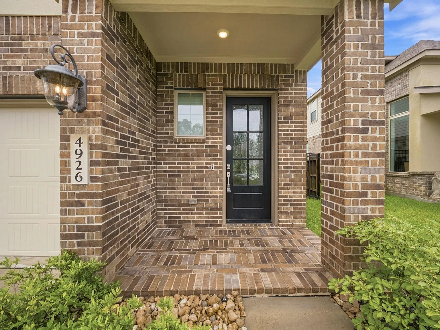 4 bed, 2.5 bath, 2113 sqft, $2,499 — Photo 3