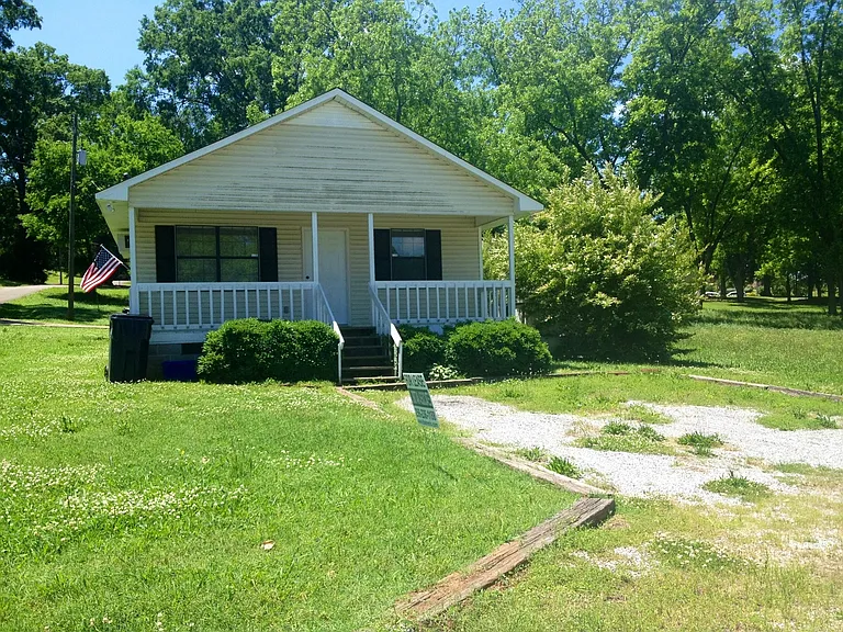 146A College St SE — Photo 1