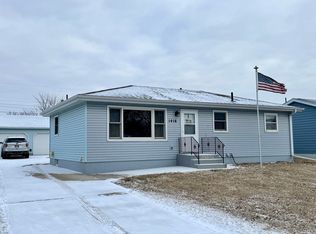 1416 E Hanson Ave, Mitchell, SD 57301
