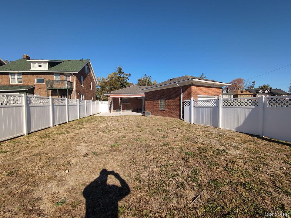 1901 Edison St, photo 6