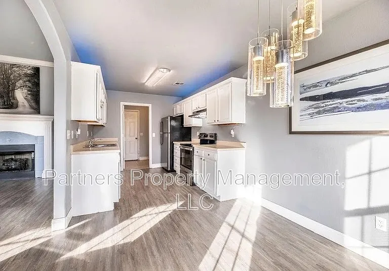561 Red Bud St — Photo 6