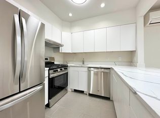20-21 35th St #2F, Astoria, NY 11105