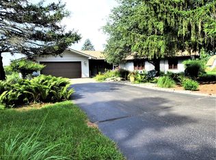 12196 Center Rd, Bath, MI 48808