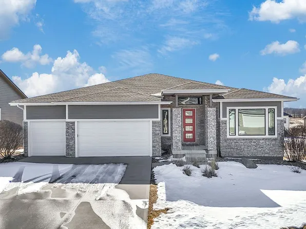 310 Abigail Ln, Waukee, IA 50263