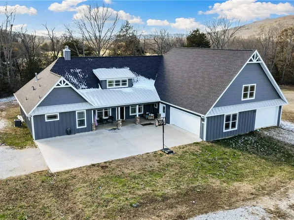 3747 S Black Oak Rd, Fayetteville, AR 72701