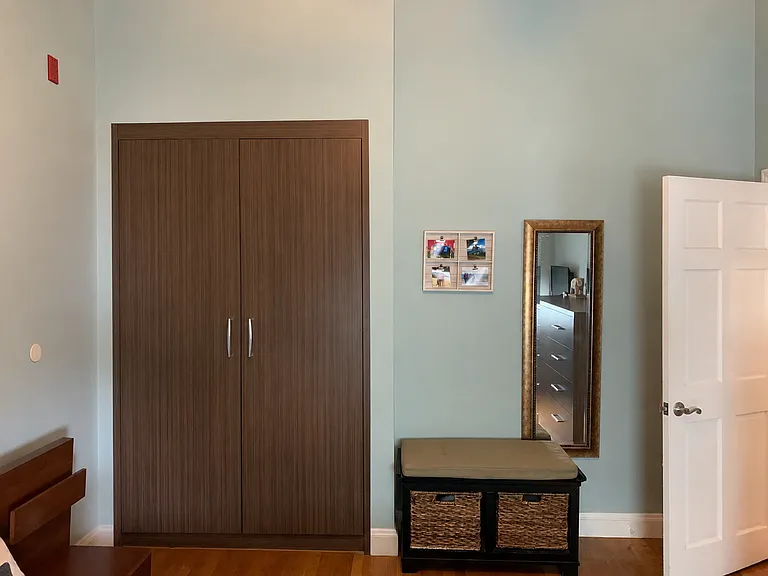 907 E 4th St #3 — Photo 10