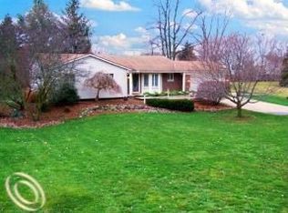 2733 Newberry Rd, Waterford, MI 48329