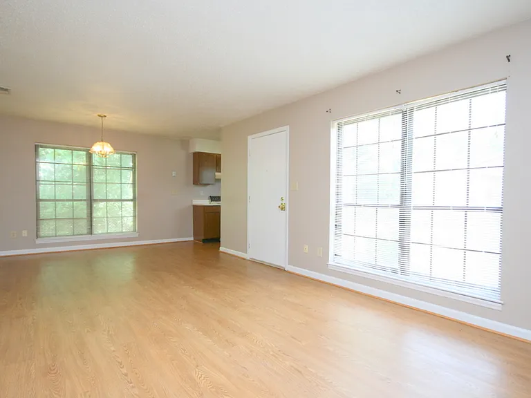 111B Westscott Dr — Photo 2