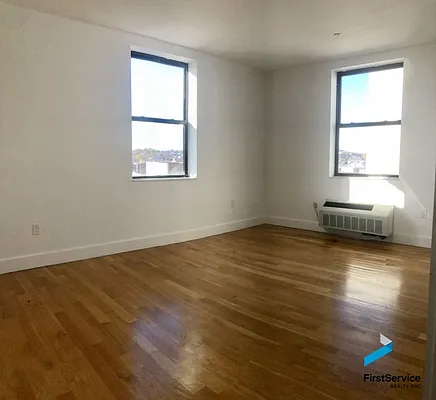 Rented by FirstService Realty (legacy) | media 5