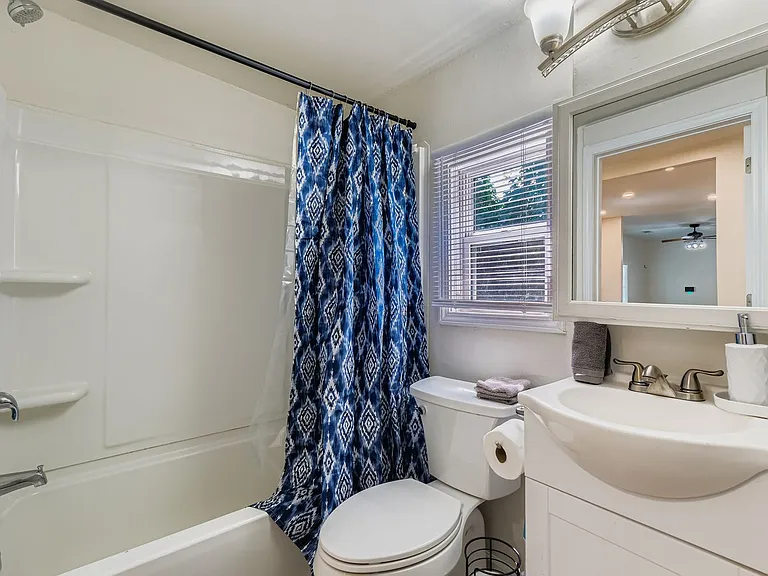 62 Weyman Ave SW — Photo 24