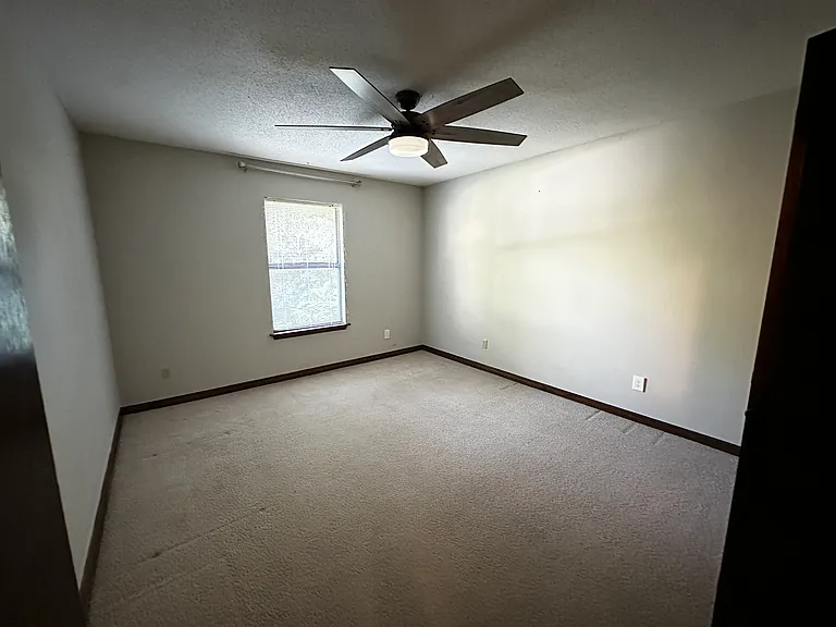 106 Lively Cir — Photo 16
