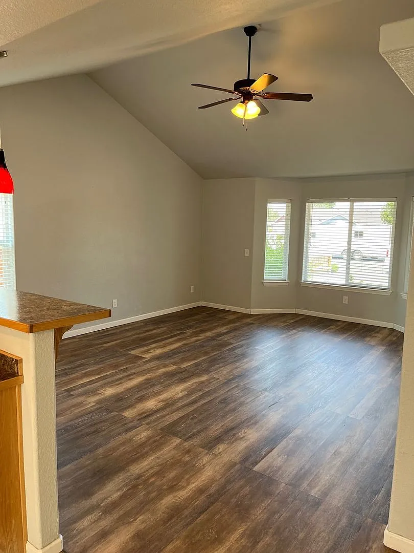 3 Bedroom, 2 Bathroom Home - Located in the South Suburbs! — Photo 2
