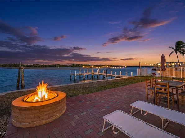 867 Oak St, Fort Myers Beach, FL 33931