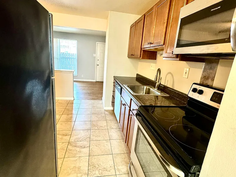 5225 Southwest Ave #105 — Photo 12
