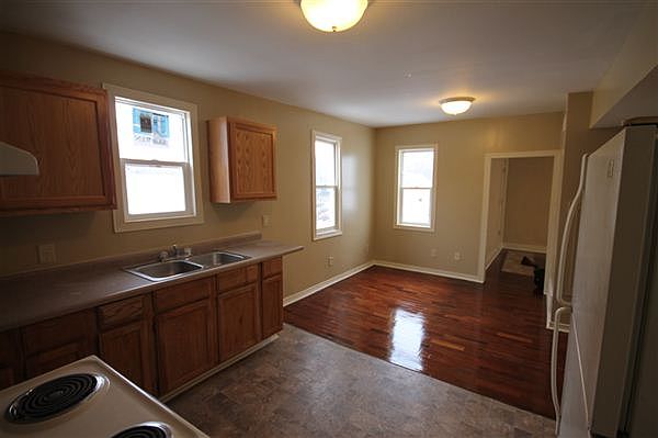 KITCHEN TO DINING