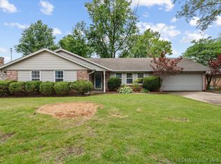 1467 Cherokee Hills Dr, Bartlesville, OK 74006