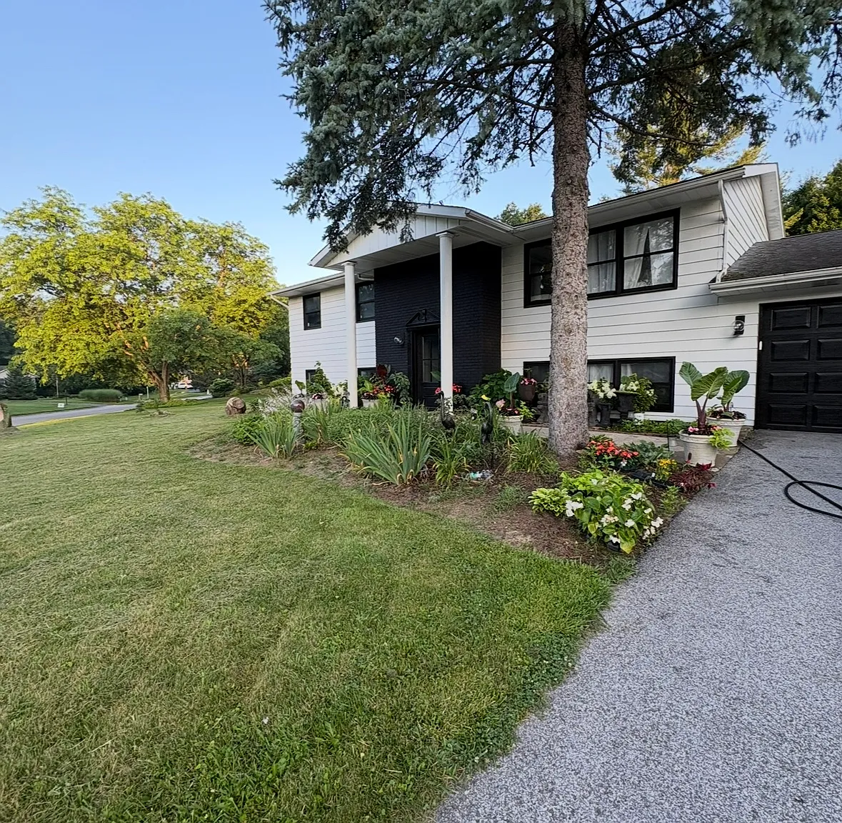 3 bed, 2.5 bath, 2648 sqft, $3,164 — Photo 1