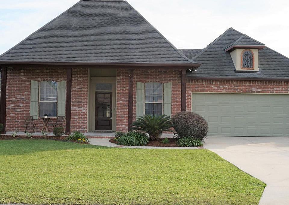 1st image of 214 Oak Hill Ln
