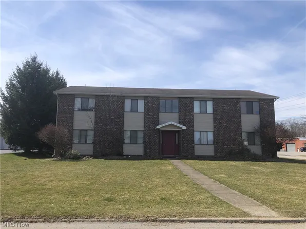 560 Caroline Ave, Hubbard, OH 44425