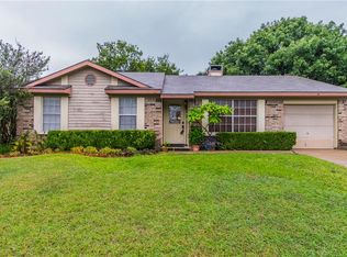 5905 Oregon Trail Ct, Haltom City, TX 76148