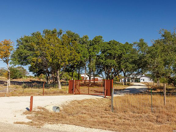 2nd image of 925 Clearwater Canyon