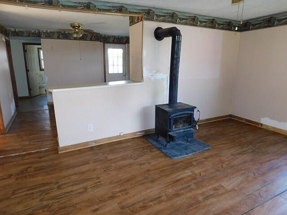 2nd image of 59 Feathers Ln