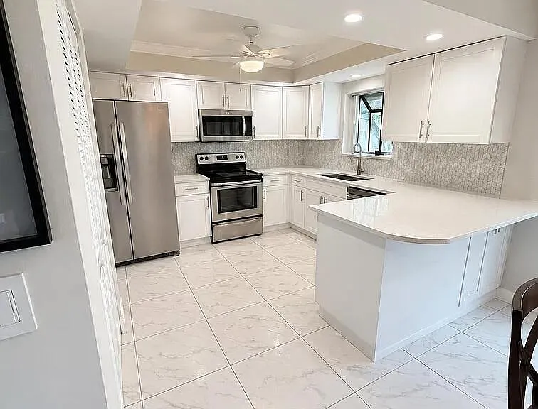 378 SW 28th Ave — Photo 10