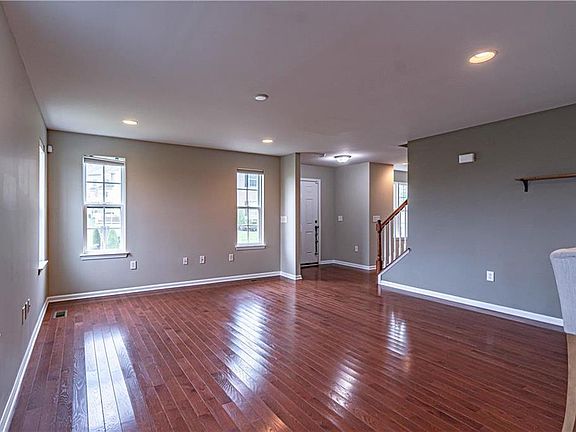 5th image of 6005 Valley Forge Dr
