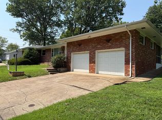 9091 Patrick Dr, Saint Louis, MO 63114