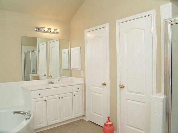 Master bath with his & her vanities, jetted tub, and separate shower