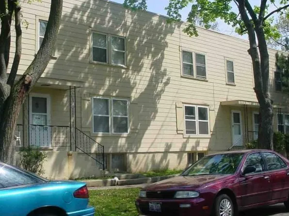516 Douglas Ave, Waukegan, IL 60085