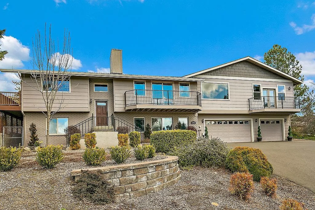 1382 Highcrest Dr photo 1