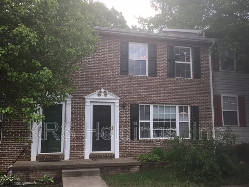 3 bed, 1.5 bath, 1800 sqft, $1,800 — Photo 1