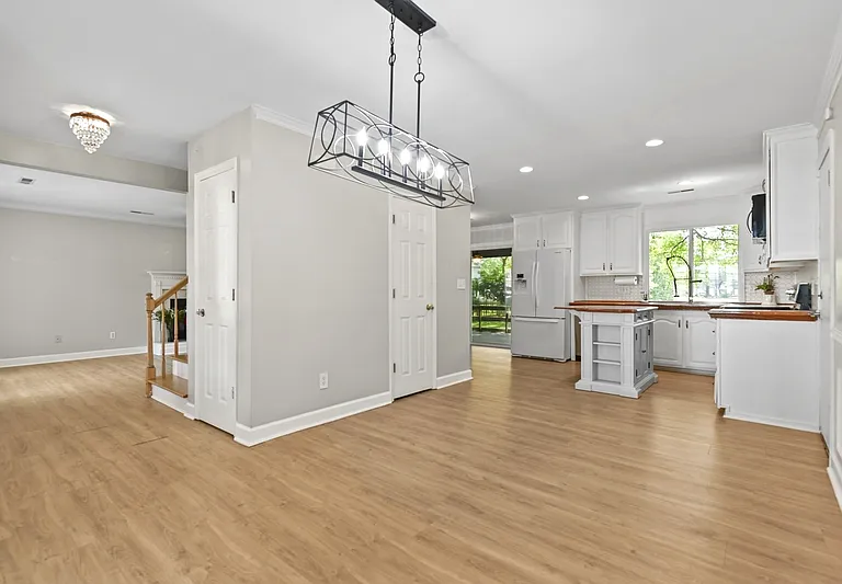 1382 Center Lake Dr — Photo 12