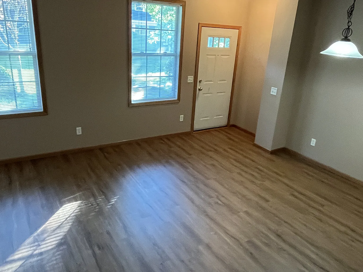 Spacious 2 - Bedroom and 1.5 Bath and loft townhome in Rosemount — Photo 3