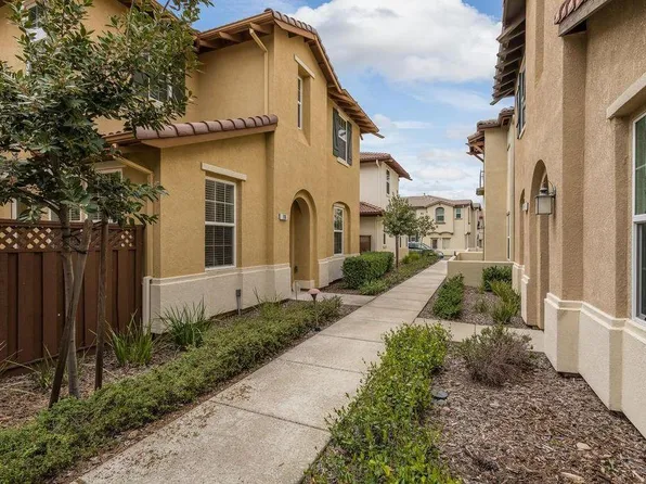 106 Barnhill Dr, Folsom, CA 95630