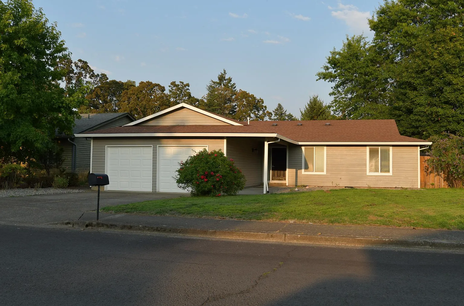 990 NW 178th Ave photo 1