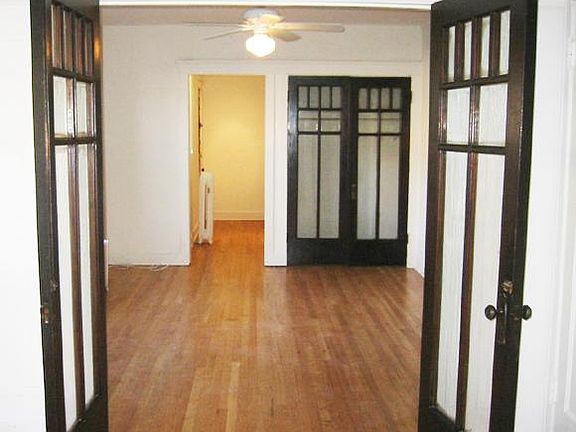 3rd image of 917 W Cornelia Ave APT 3A