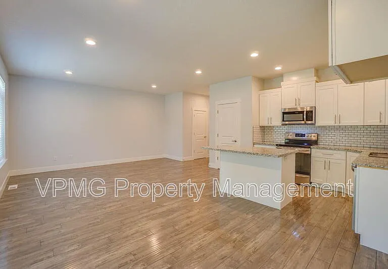 10703 NE 70th St #1 — Photo 8